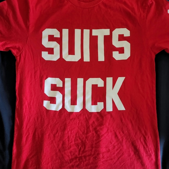 Entourage "Suits suck" t-shirt - Picture 1 of 2